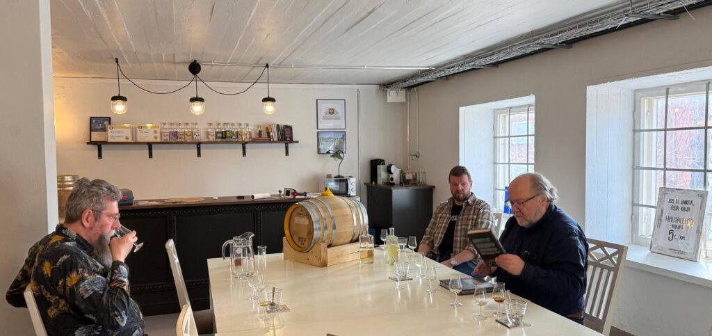 Authors Distillery Juomaposti